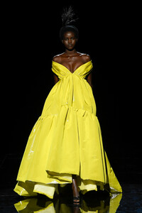 marc-jacobs-rtw-f19-19(1).thumb.jpg.da8672b6ec4bb51aedc1922178f01d00.jpg