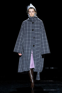 marc-jacobs-rtw-f19-24(1).thumb.jpg.881ad041c242ba40fab2226706b23dae.jpg
