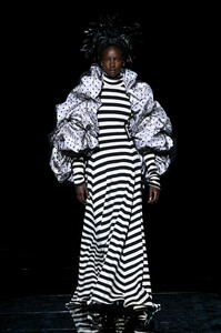 marc-jacobs-rtw-f19-35(1).thumb.jpg.ecba34ddfb70a30acd2111e1e0ca1045.jpg