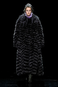 marc-jacobs-rtw-f19-39(1).thumb.jpg.fd15216e178d418ce8c1a0431eb8035d.jpg