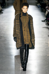 max-mara-rf19-0202.thumb.jpg.a142ff64aa7ae3f67cfa59c8a8053565.jpg