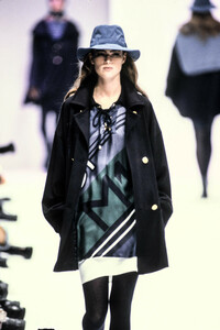 max-mara-ss-1991-2.thumb.JPEG.2147167062abf75f47d0fdecd7c97401.JPEG