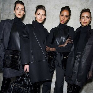 maxmara-1550774837159.thumb.jpg.055d7217c21a038eeb406ab3444cae1c.jpg