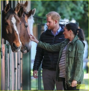 meghan-markle-quick-change-morocco-prince-harry-01.jpg