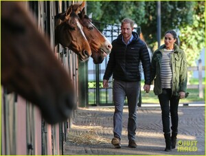 meghan-markle-quick-change-morocco-prince-harry-15.jpg