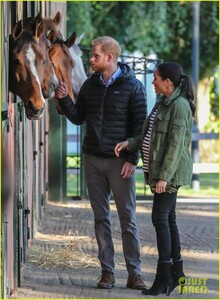 meghan-markle-quick-change-morocco-prince-harry-19.jpg