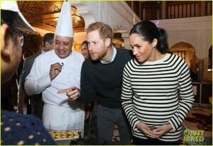 meghan-markle-quick-change-morocco-prince-harry-40.jpg