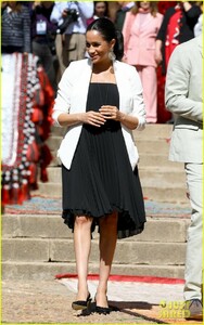 meghan-markle-quick-change-morocco-prince-harry-52.jpg