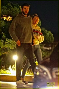 miley-cyrus-liam-hemsworth-date-night-malibu-01.jpg