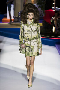 moschino-rf19-1947.thumb.jpg.6d4046659524705eac715bb1d234fff7.jpg