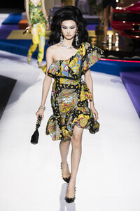 moschino-rf19-2068.thumb.jpg.6c434845b4cbaf446179d010af9b5ffd.jpg