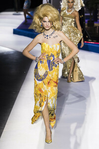 moschino-rf19-2322.thumb.jpg.a9d07489d2a4c725604597acd37cbb5b.jpg