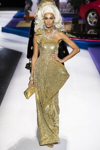 moschino-rf19-2343.thumb.jpg.45138d56b35d1910e9e4bc1f080e2484.jpg