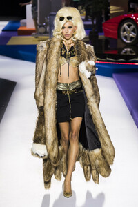 moschino-rf19-2436.thumb.jpg.d4979c3efc68b9ed59d04b4f96b219d9.jpg