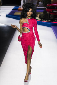 moschino-rf19-2512.thumb.jpg.ebee373d89b4e91520a9d4dcd433244f.jpg