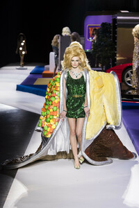 moschino-rf19-2807.thumb.jpg.331274ee2779fa1961e6d99afb20dd94.jpg
