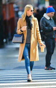 nicky-hilton-out-in-new-york-02-21-2019-0.thumb.jpg.4eb0debf9eaad566b20b8c77f22ed247.jpg