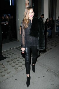 olivia-palermo-michael-kors-x-bella-hadid-immersive-experience-in-ny-02-05-2019-4.jpg