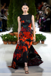 oscar-de-la-renta-rtw-f19-44(1).thumb.jpg.d47d6fc94a93d5cede3c8df1660f59c2.jpg