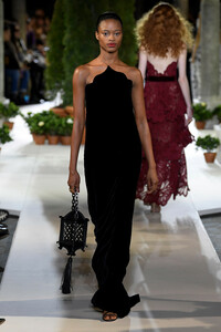 oscar-de-la-renta-rtw-f19-57(1).thumb.jpg.839ae9707b820f9780d5fad738def2ea.jpg