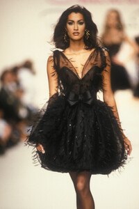 oscar-de-la-renta-ss-1992-10.thumb.jpg.e9dddd80403e8137230e99c912f4ce43.jpg