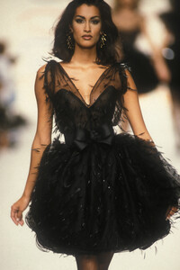 oscar-de-la-renta-ss-1992-12.thumb.jpg.d08c2d84f7f335d1d9ee961e44e89dbe.jpg