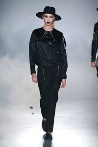 oscar_leon_pasarela_657572833_683x.thumb.jpg.33e19826b77fcce5a559b497a5e435a5.jpg