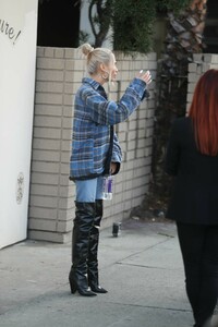 pia-mia-perez-shopping-in-west-hollywood-02-27-2019-8.jpg