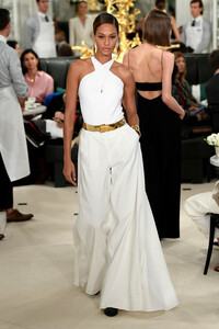 ralph-lauren-f19-26(1).thumb.jpg.479ab7ff71f41d62ca39bd73af210109.jpg