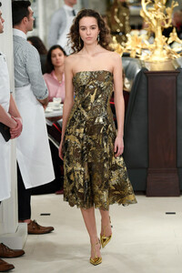 ralph-lauren-f19-38(1).thumb.jpg.7d4cb1eceff9f2016600a8cc32103cfc.jpg