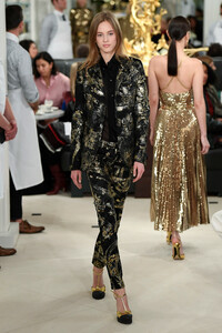 ralph-lauren-f19-39(1).thumb.jpg.f84d1519b87e48bd734001fe4cd5995b.jpg