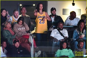 rihanna-hassan-jameel-lakers-game-01.jpg