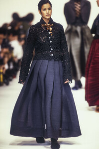 romeo-gigli-fw-1993-1.thumb.jpg.965b58db25d7d2b0e05c3e2e2f615733.jpg