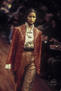 romeo-gigli-ss-1993-1.thumb.jpg.5ff3809ee2d31829f34cd0dab4e5d002.jpg