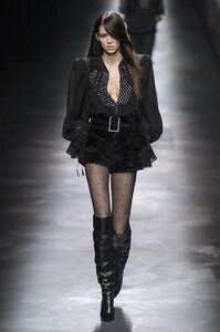 saint-laurent-rf19-0707.thumb.jpg.47270e3f24d105845f53e780bf7b323a.jpg