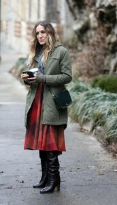 sarah-jessica-parker-divorce-season-3-filming-02-05-2019-1.jpg