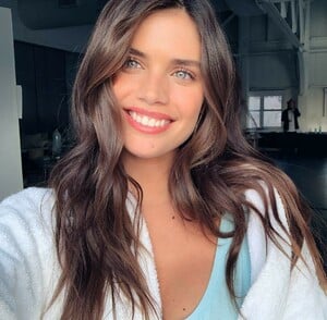 sarasampaio_51573140_146307733065382_1770825581905543486_n.jpg