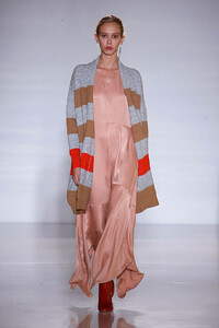 sita_murt_pasarela_378552201_683x.thumb.jpg.df9dec46a68130e33a6bd802e8251de1.jpg