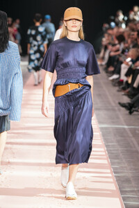 sportmax-rf19-0271.thumb.jpg.630ca3d7a71fb6182eddf30076ad762d.jpg