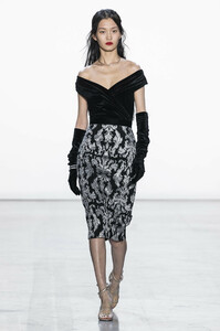 tadashi-shoji-rf19-0115.thumb.jpg.8824b6cd7ed3dc1e662a1e53294139d0.jpg