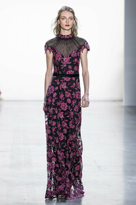 tadashi-shoji-rf19-0138.thumb.jpg.de2b0f103174667d2aef91513a4cf972.jpg