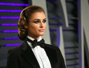 taylor-hill-2019-vanity-fair-oscar-party-1.jpg