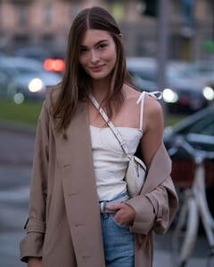 thefashionspotter_-1550774882647.thumb.jpg.96a92849651595a2230e0d92bd92175b.jpg