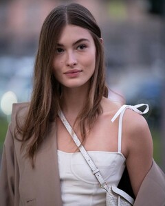 thefashionspotter_-1550774894093.thumb.jpg.96e77e4744ea3fd1a8ba221b1dd6a232.jpg