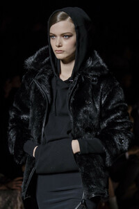 tom-ford-clp-rf19-4252.thumb.jpg.dfd700c851ea1dd4a8ec205063ba376b.jpg