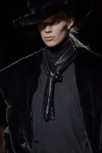 tom-ford-clp-rf19-4333.thumb.jpg.84ff141e8626b26a8827f3b5409f8dbb.jpg