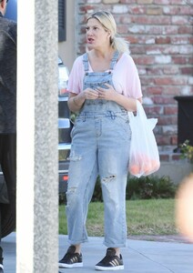 tori-spelling-calabasas-02-16-2019-5.jpg