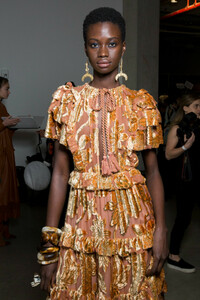 ulla-johnson-bks-g-rf19-0745.thumb.jpg.b9ad74382134c3aa46903fae6d053496.jpg