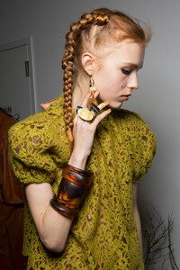 ulla-johnson-bks-g-rf19-0818.thumb.jpg.a8ec859185ba5787800dd0c8980d6912.jpg