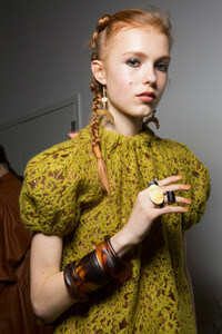 ulla-johnson-bks-g-rf19-0819.thumb.jpg.99d72f82942bb74c5e548791d238aec5.jpg